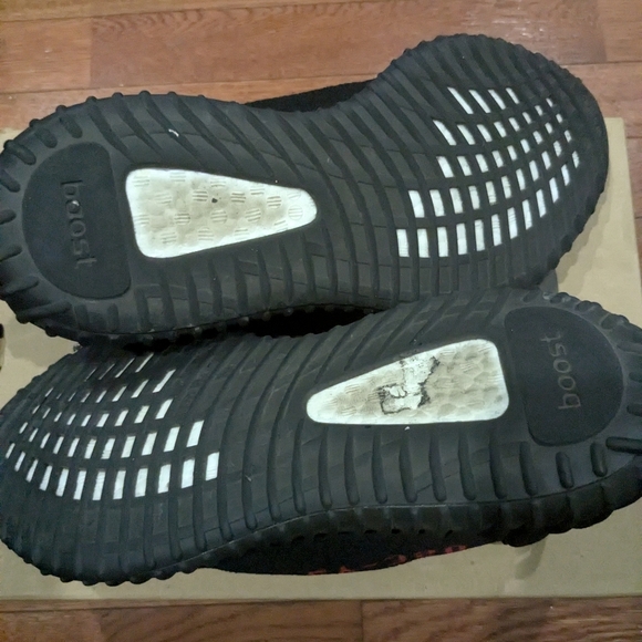 Yezzy 350 V2 - Picture 7 of 8